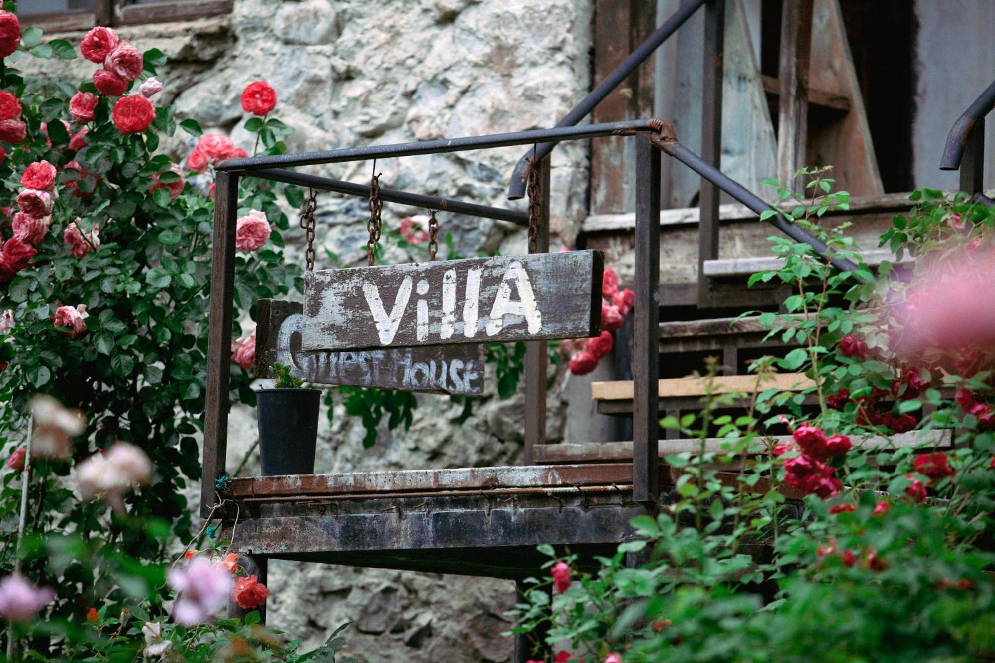 Villa Mestia Hotel Exteriör bild